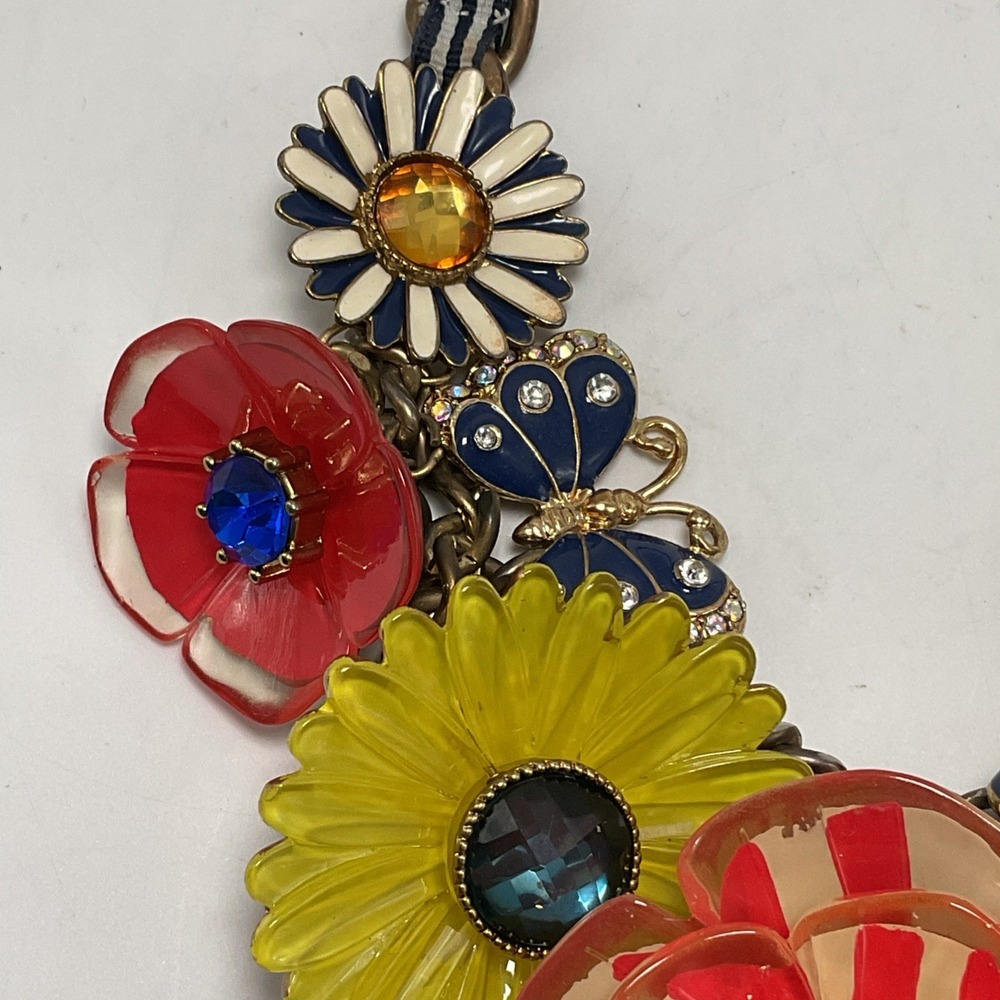 Betsey Johnson Yacht Club Lucite Flowers Rhinestone Necklace - Picture 9 of 15